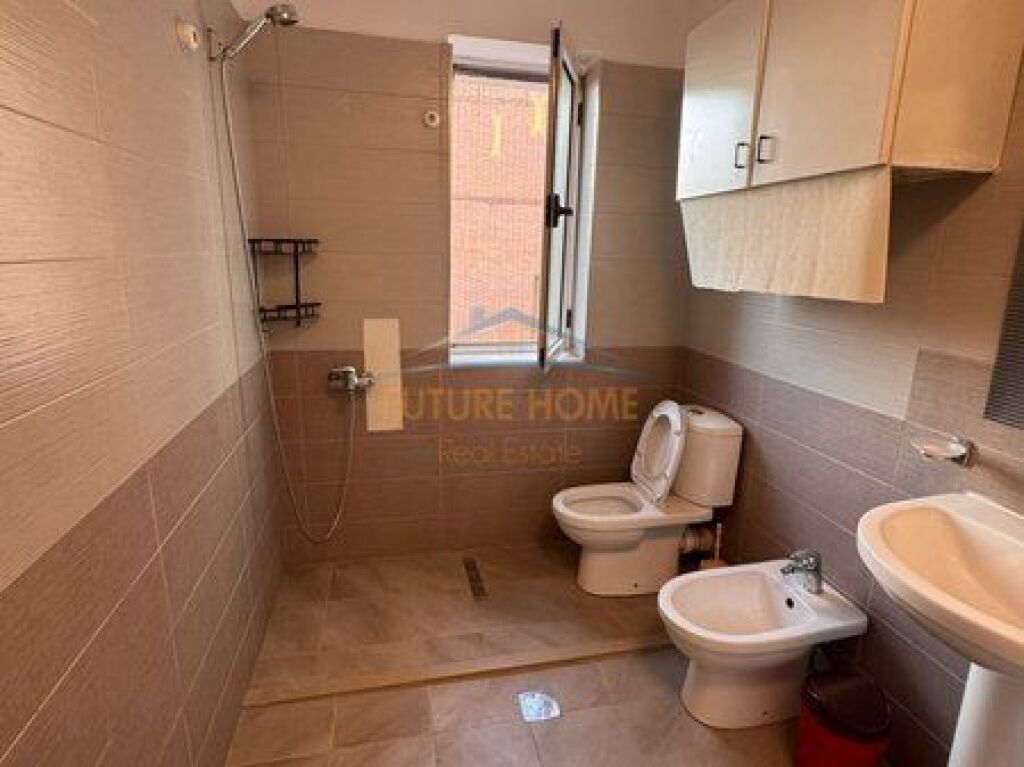 Shitet, Apartament 2+1, Ish-Tregu Elektrik, Tiranë