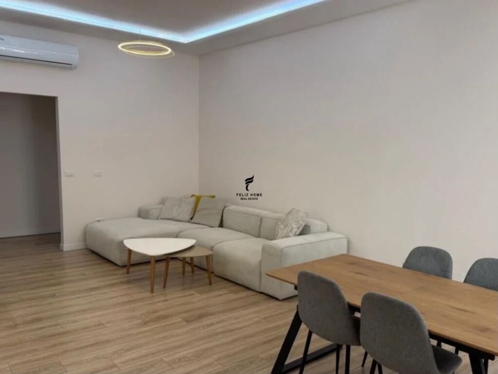 APARTAMENT ME QERA 2+1 KINOSTUDIO 55.000 LEKE FH-99595