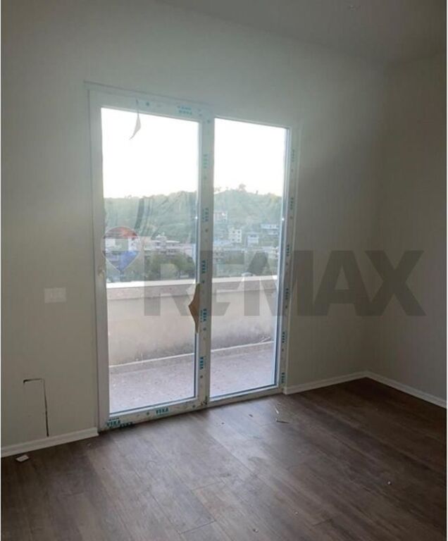 Apartament 2+1 shitje prane vila L .