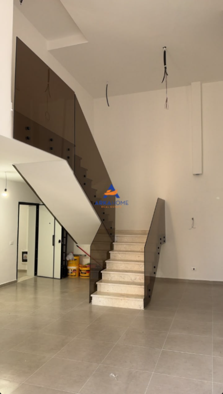 NEGOZIO DUPLEX IN AFFITTO 131M2 "NUOVO BAZAAR" 1000 EURO