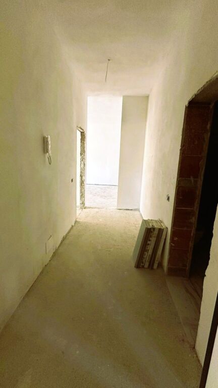 🏡 **VENDESI APPARTAMENTO 2+1+2 BAGNI – TIRANA PORTA E RE**