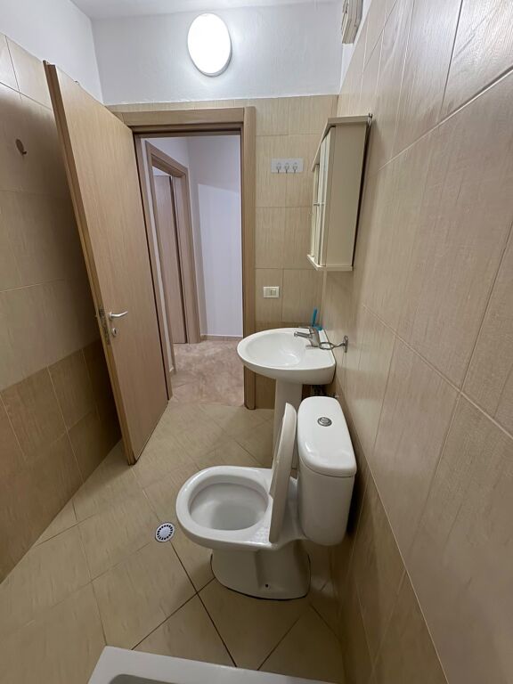 Jepet me qera apartament 1+1- Rruga e Dibres-  Tirane
