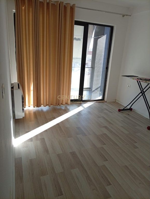 JAPIM ME QIRA APARTAMENT 2+1+2 NE ZONEN E 5 MAJIT!
