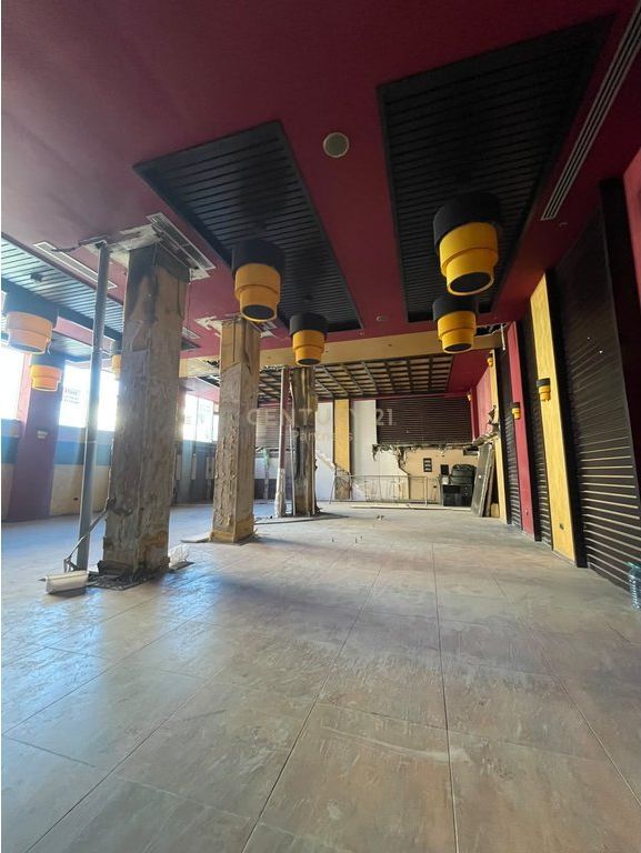 LOCALE COMMERCIALE IN AFFITTO – VICINO ALLA SCUOLA UNIFICATA