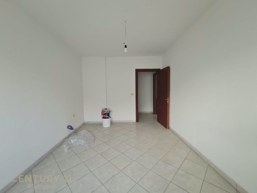 🏡 APARTAMENT 2+1 NË SHITJE – YZBERISH, PALLATET DOLA!