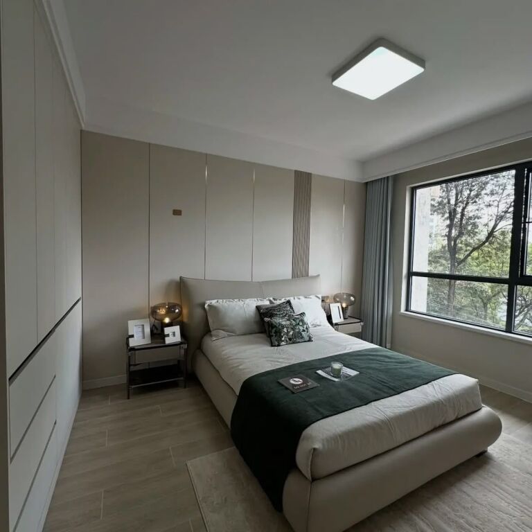 Prane Stacionit te Trenit, jepet me qera apartament modern 1+1.