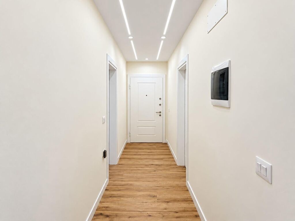 🏢Via Dritan Hoxha, affittasi appartamento 2+1 con posto auto, arredato, 1.000 Euro (Lordo)