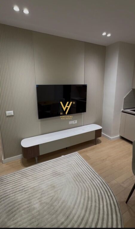 JEPET APARTAMENT 1+1+BLK ME QERA NE QENDER 700 EURO
