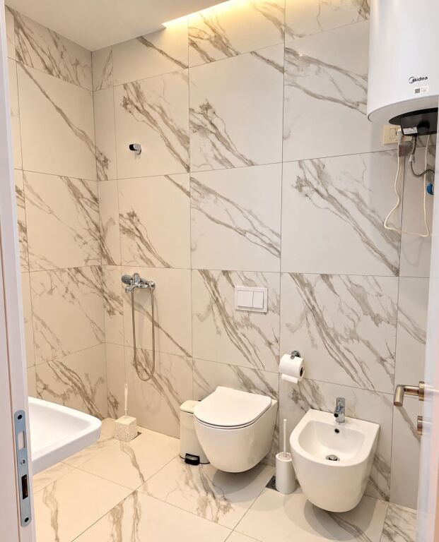 Apartament 2+1 / Zyrë me Qira – Golden Tower, Rruga Mine Peza !