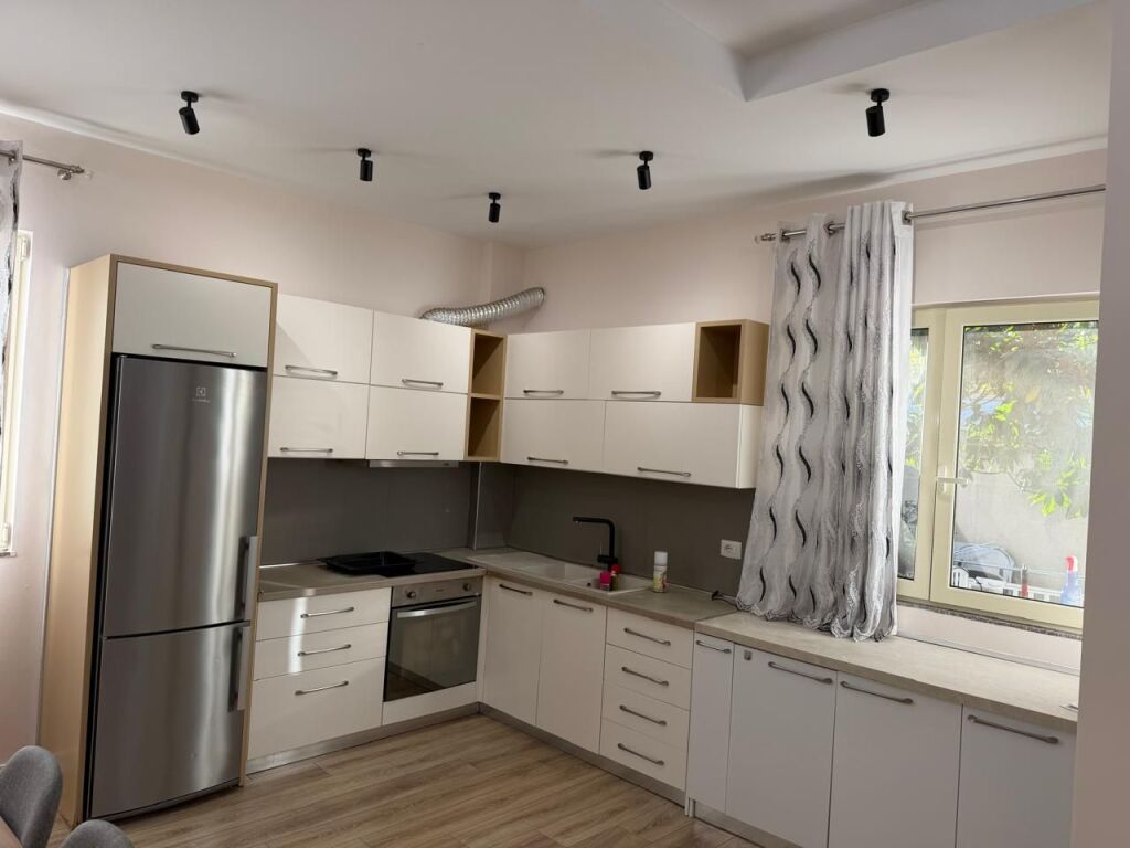 Appartamento 2+1+Parcheggio in Affitto Kinostudio Tirana