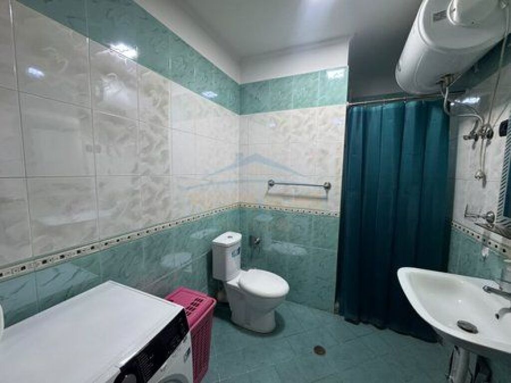Shitet, Apartament 3+1+2 tek Ish Parku, Tiranë.