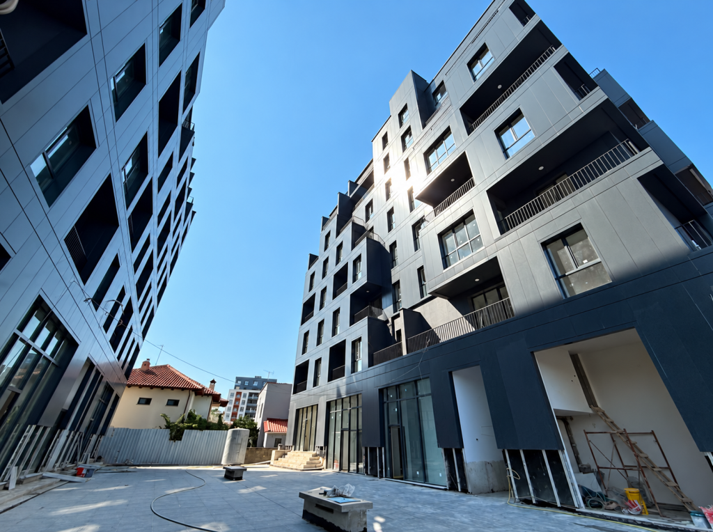 SHITET APARTAMENT 2+1 – KOMPLEKSI TUDAS, ISH-PARKU I AUTOBUSËVE
