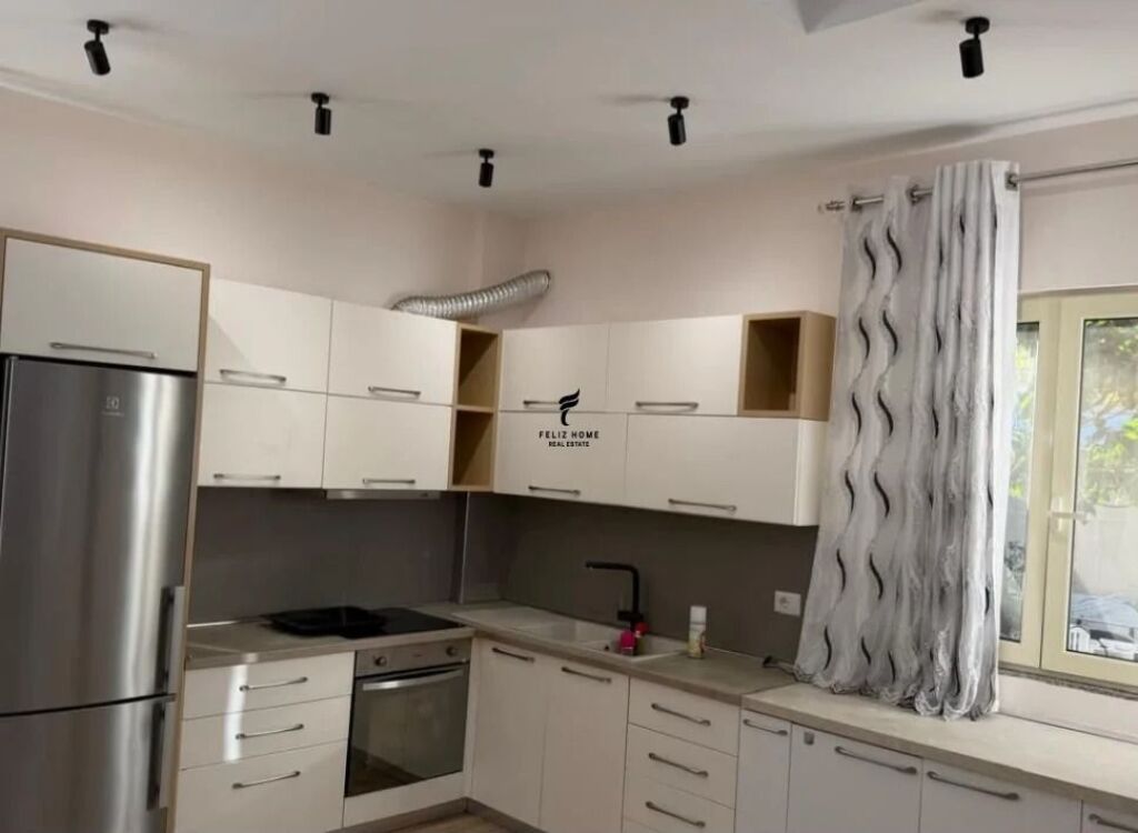 APARTAMENT ME QERA 2+1 KINOSTUDIO 55.000 LEKE FH-99595