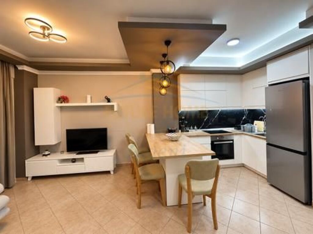 Qera, Apartament 1+1 Liqeni i Thate,prane Raddisonit.