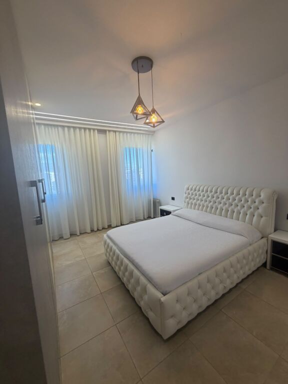 Jepet Apartament me qera yzberisht 550
