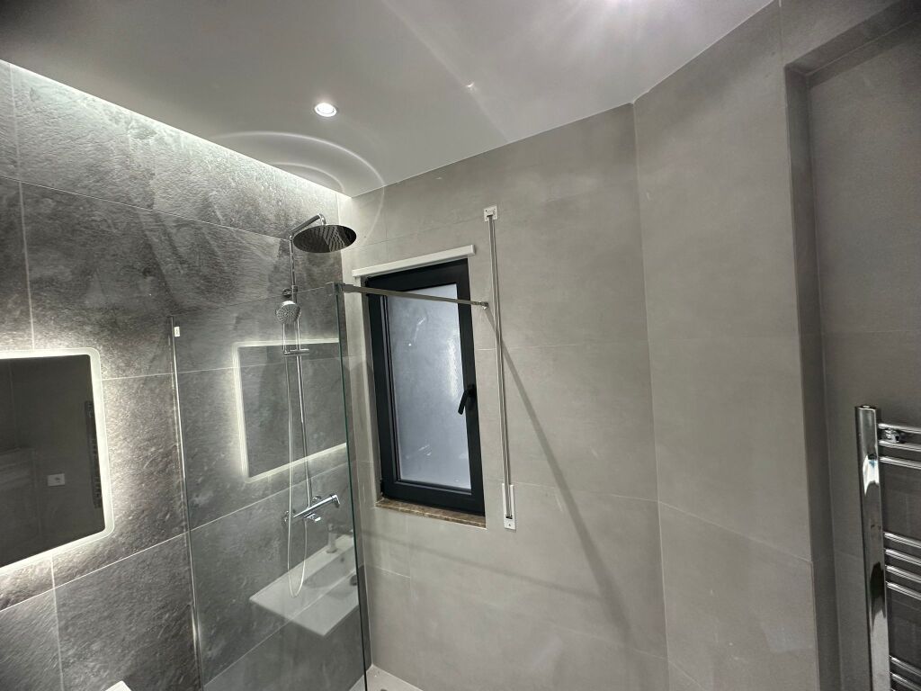 🏡 APPARTAMENTO IN AFFITTO 2+1+2  📍 Indirizzo: Complesso Oasis💰 Prezzo: 90.000 lek lordi/mese