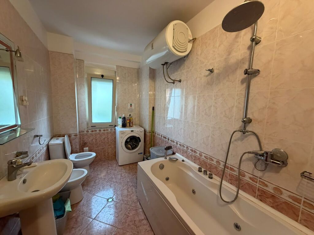 Apartament 2+1 per Shitje tek Vila e Zogut, Durres!