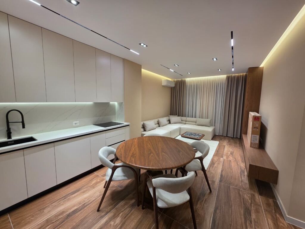 JEPET ME QIRA APARTAMENT LUKSUZ 2+1+2 + PARKIM!  📍 Vendndodhja: Rruga 5 Maji, Tiranë