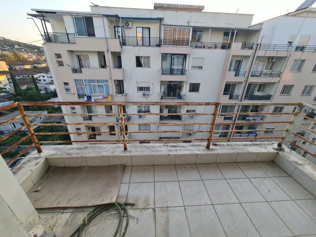 🏡 APARTAMENT 2+1 NË SHITJE – YZBERISH, PALLATET DOLA!