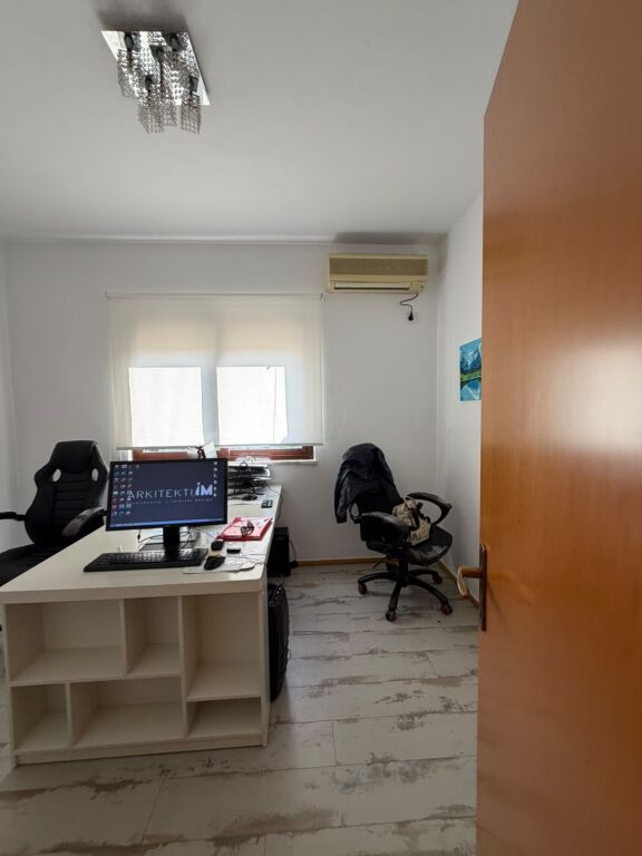 Zyre Me Qera 3+1 Ne Bllok (ID BZ21075) Tirane