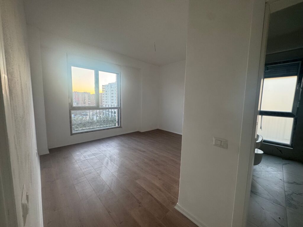 2+1 apartment + parking for rent at Fusha e Aviacionit