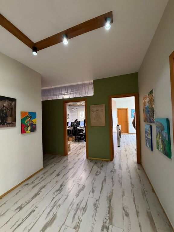 Zyre Me Qera 3+1 Ne Bllok (ID BZ21075) Tirane