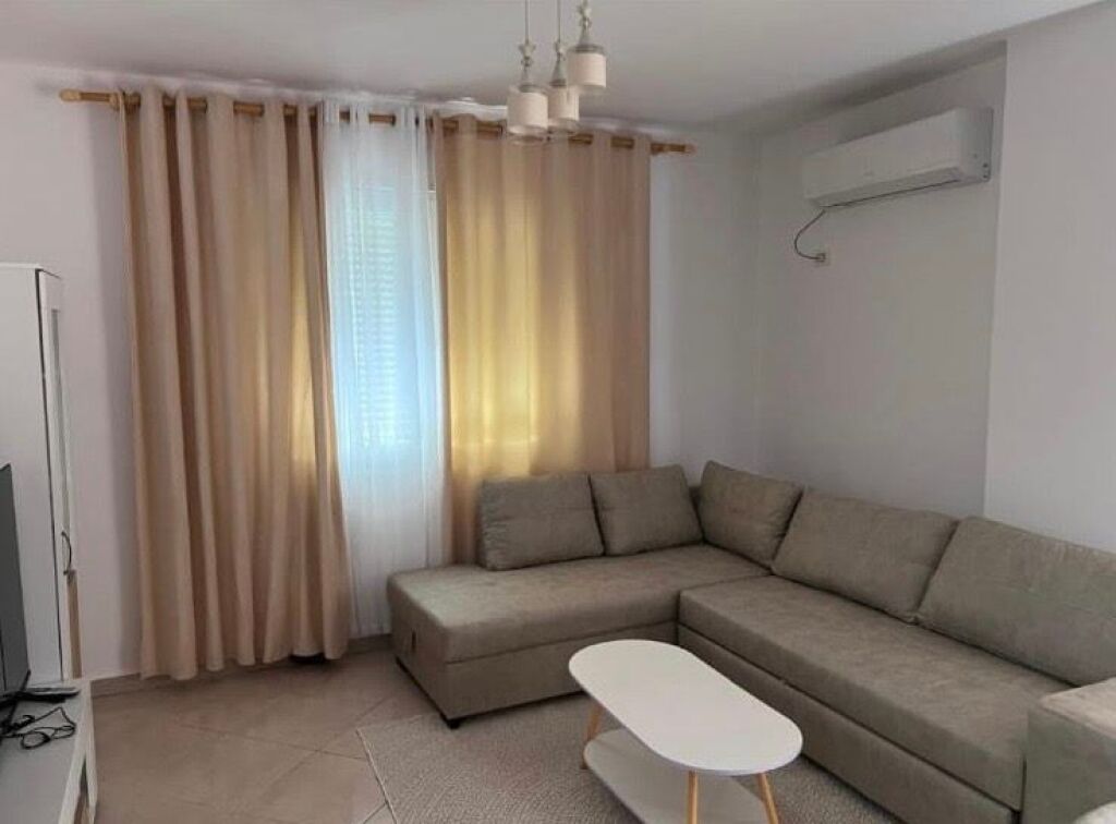Shitet apartament 1+1 ne Fresk