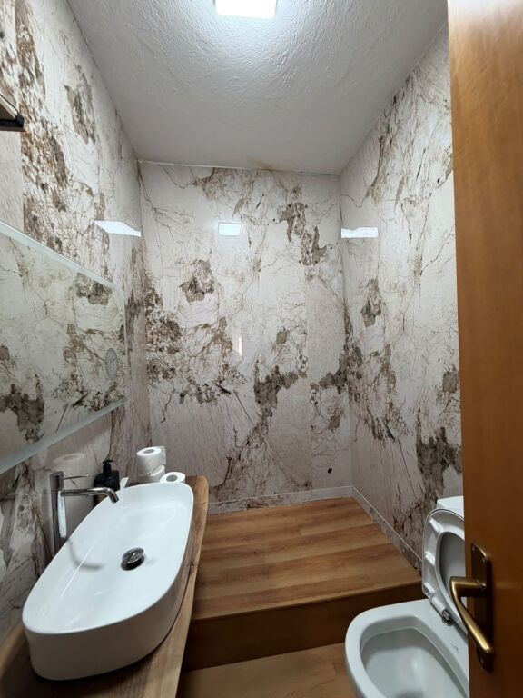 Zyre Me Qera 3+1 Ne Bllok (ID BZ21075) Tirane