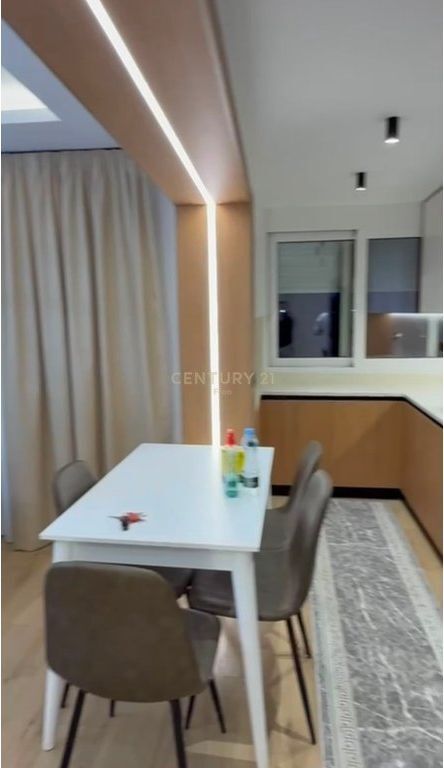 Appartamento di lusso 1+1 in affitto nel centro di Tirana 1.100 € /Mese