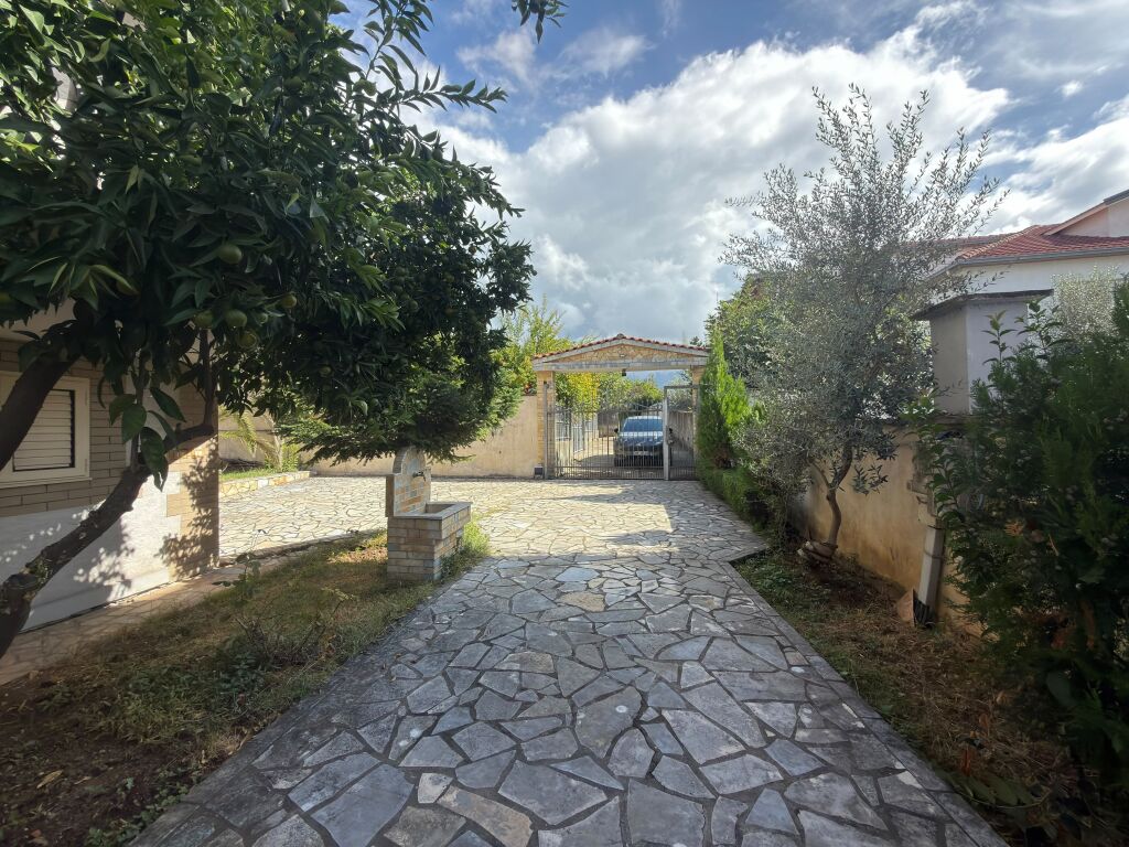 IN VENDITA *OCCASIONE* CASA PRIVATA DI 5 PIANI - KODRA E PRIFTIT *Prezzo: 623€/m2 di Costruzione*