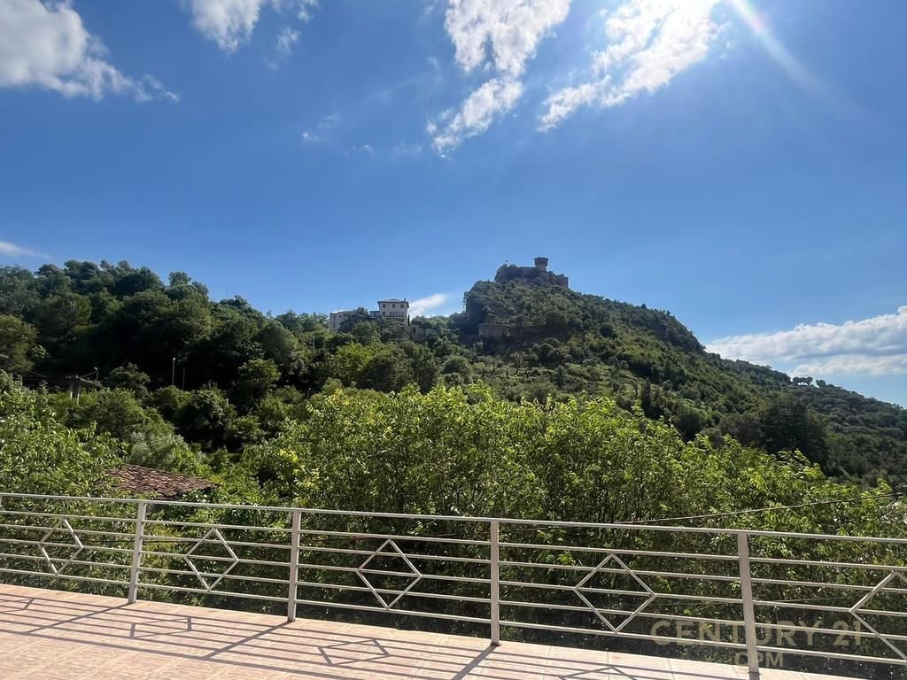 TRADITIONAL VILLA FOR RENT – PETRELË