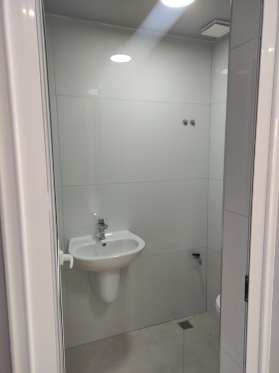 Qera | Ambjent Biznesi | Kamëz | 800 €/muaj