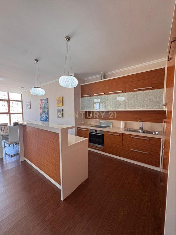 🏢 UFFICIO IN AFFITTO – VICINO A PIAZZA SKËNDERBEJ