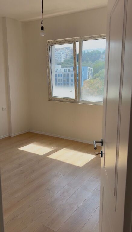 Shitet Apartament 2+1