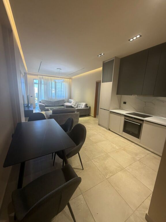 Jepet Apartament me qera yzberisht 550