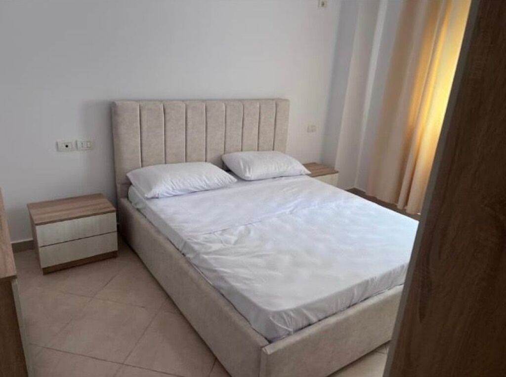 Shitet apartament 1+1 ne Fresk