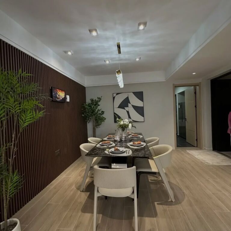 Prane Stacionit te Trenit, jepet me qera apartament modern 1+1.