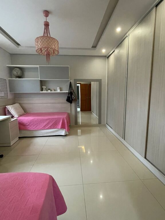 Ne qender te Tiranes, jepet me qera apartament 2+1+2