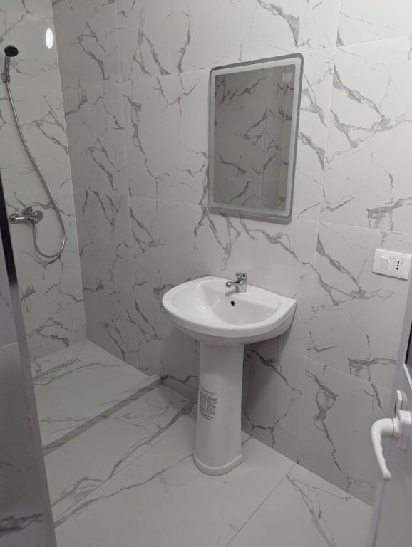 Jepet apartament me qera 1+1