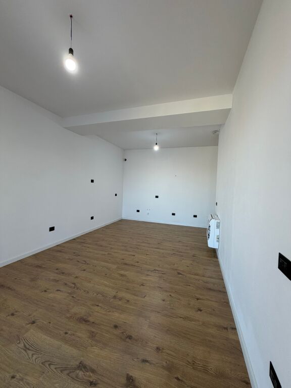 SHITET APARTAMENT - Paskuqan OKAZION