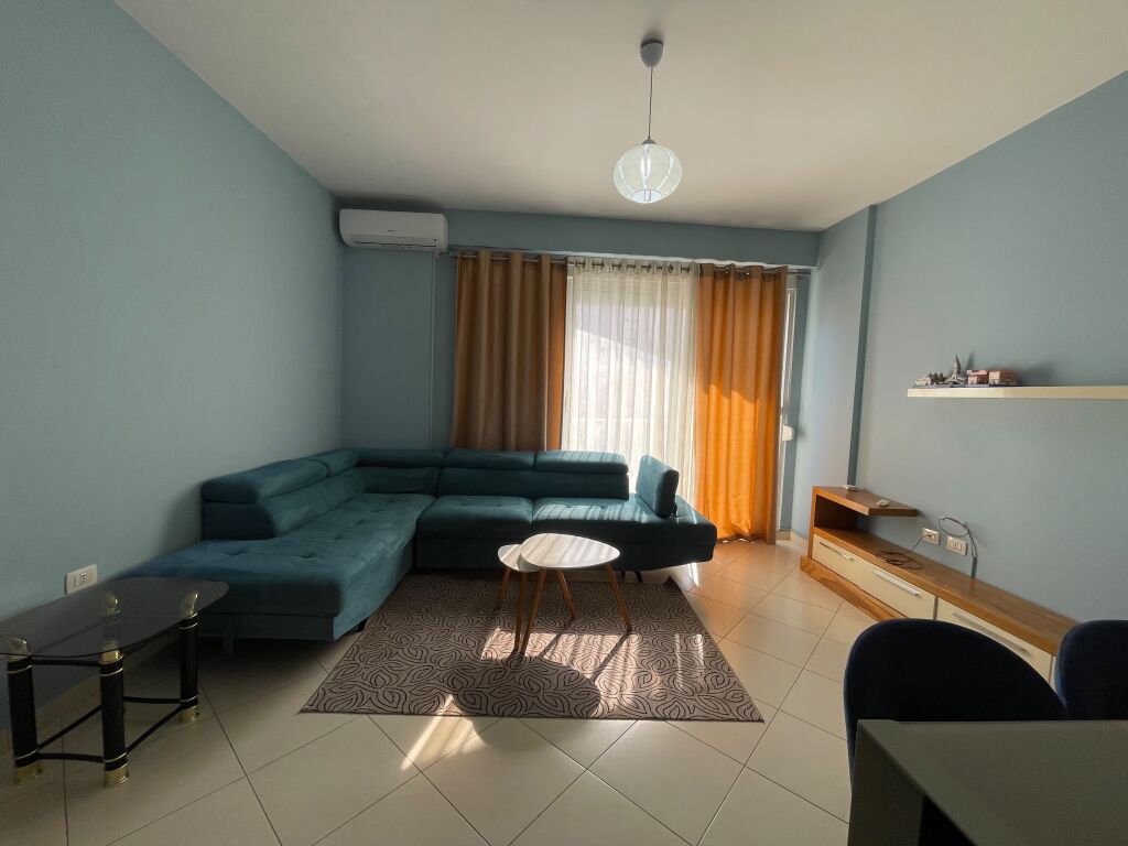 Jepet Me Qera Apartament 1+1+1 Ballkon