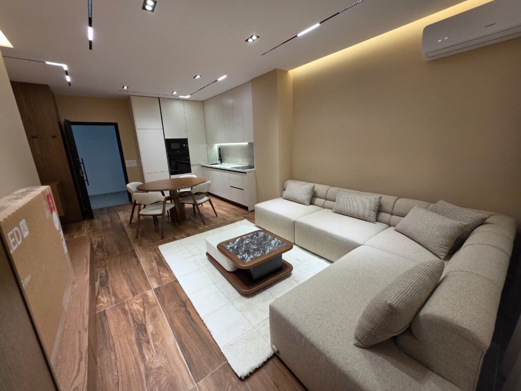 JEPET ME QIRA APARTAMENT LUKSUZ 2+1+2 + PARKIM!  📍 Vendndodhja: Rruga 5 Maji, Tiranë
