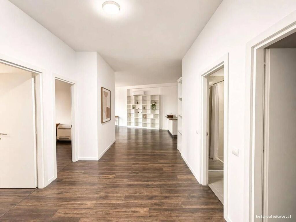 Apartament Me Qera 3+1 Tek ish Fusha e Aviacionit (ID B230233) Tirane