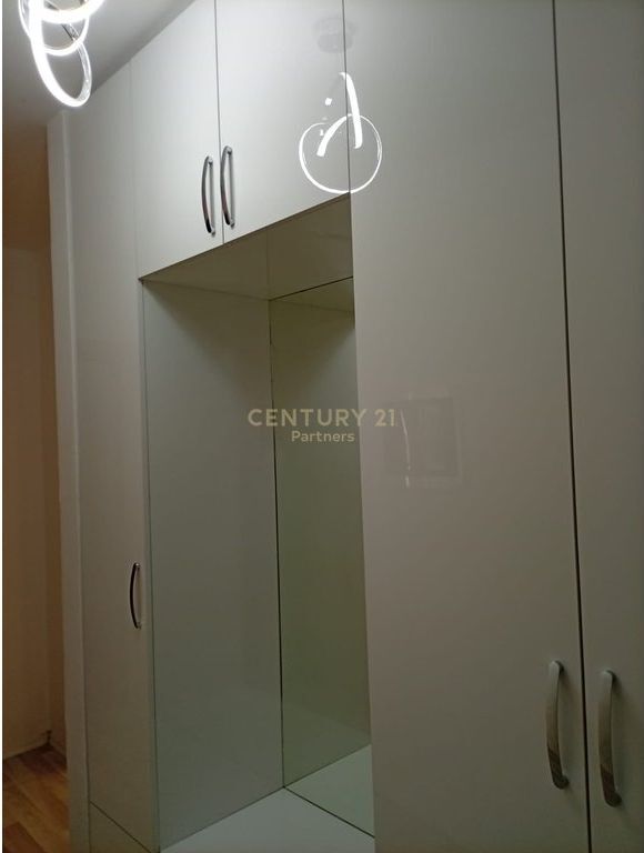 JAPIM ME QIRA APARTAMENT 2+1+2 NE ZONEN E 5 MAJIT!