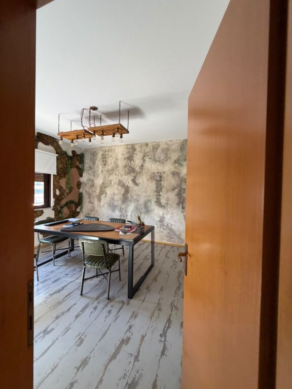 Zyre Me Qera 3+1 Ne Bllok (ID BZ21075) Tirane