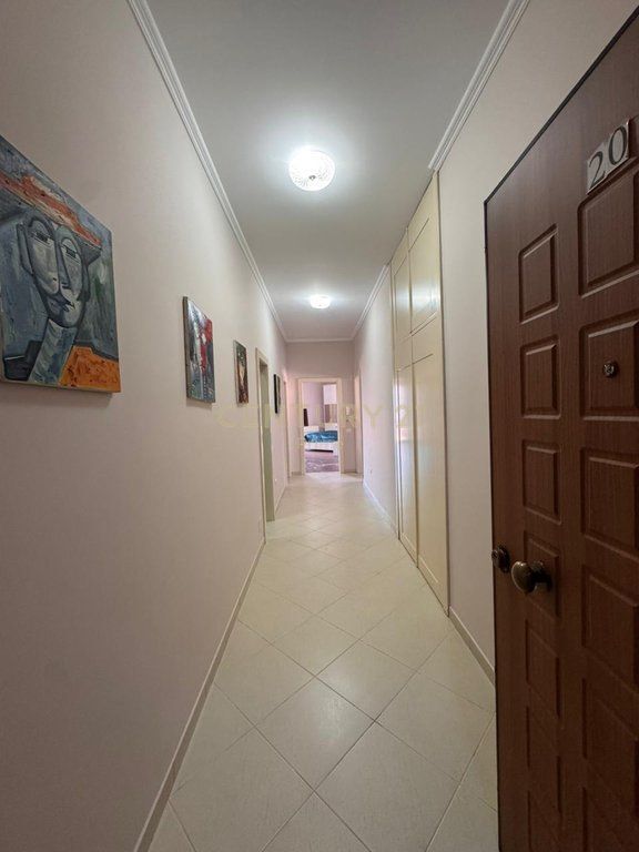 🏢 UFFICIO IN AFFITTO – VICINO A PIAZZA SKËNDERBEJ