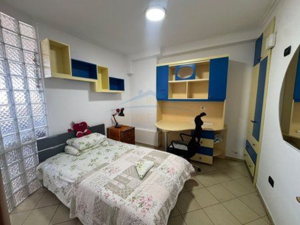 Shitet, Apartament 3+1+2 tek Ish Parku, Tiranë.