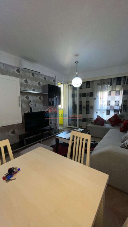 Apartament 1+1 me qera Qender Tirane