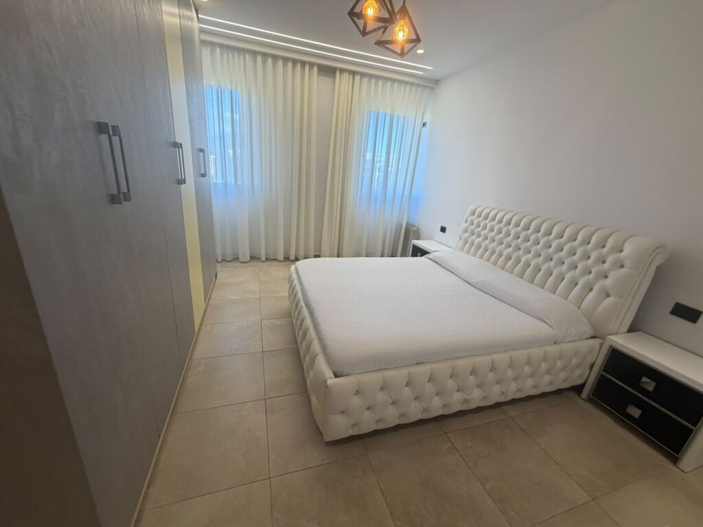 Jepet Apartament me qera yzberisht 550
