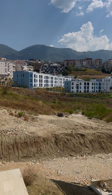 Shitet Apartament 2+1